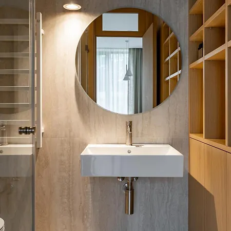 Cozy One Bedroom In Old Town Apartment *